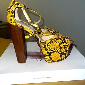 Dany -T strap platform sandal in a beautiful yellow snake skin print, peep-toe